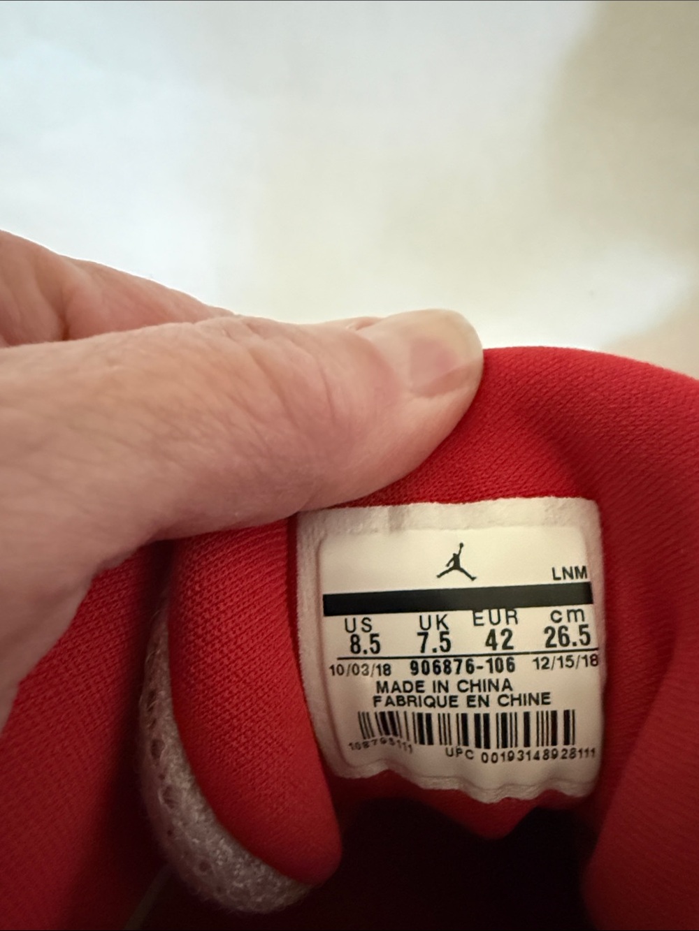 Men's Athletic High-Top Shoes in White and Red - Picture 9 of 10